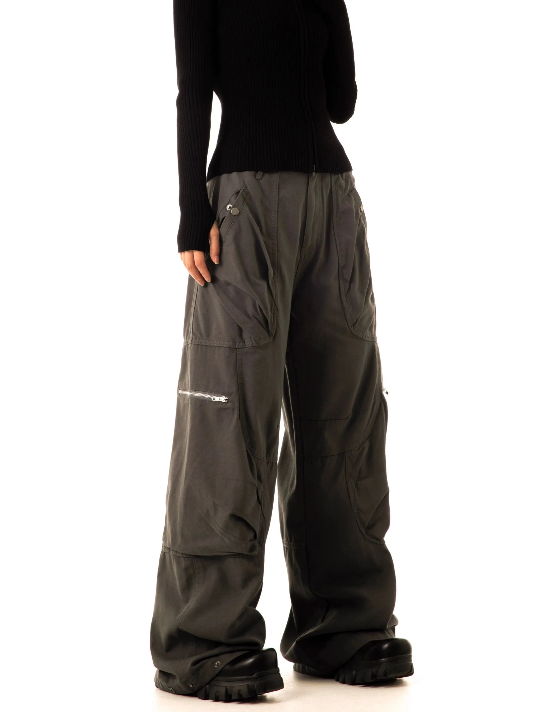 Wide-Leg Cargo Pants with Oversized Pleated Pockets and Zipper Details